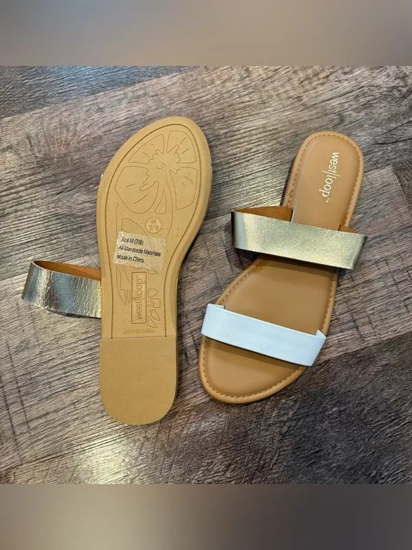 NWOT West Loop White and Gold Strappy Flat Sandals Size 7/8 Summer Vacation - Image 2