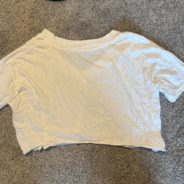 Aerie White V-Neck Crop Top - Image 6
