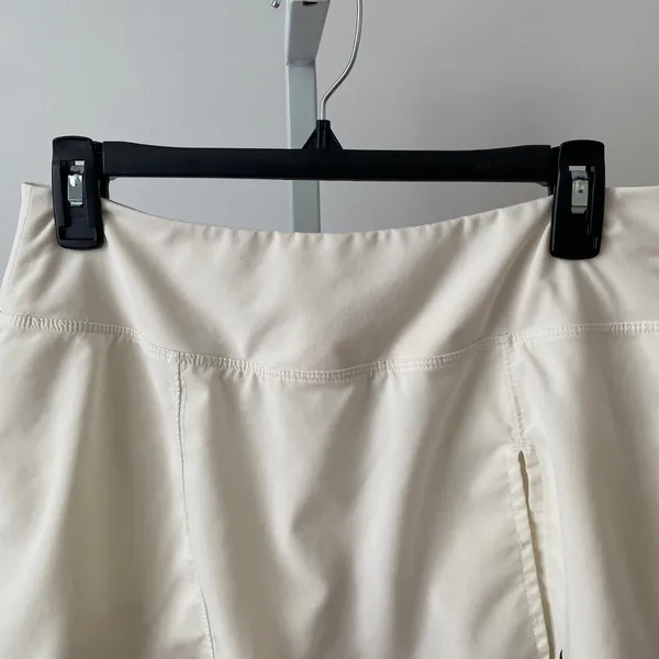 Nike M White Skort Dri-Fit Tennis Golf Athletic Skirt Slit Logo‎ Preppy Acedemia - Image 2