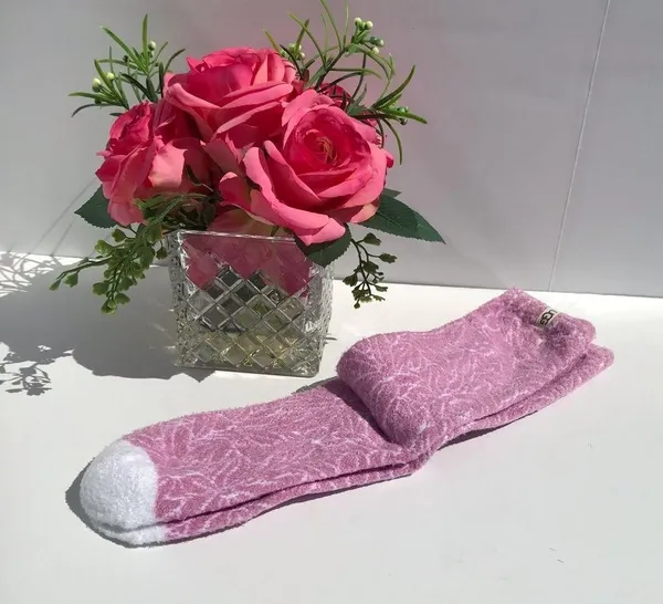 UGG Leslie Graphic Crew Sock - Image 3