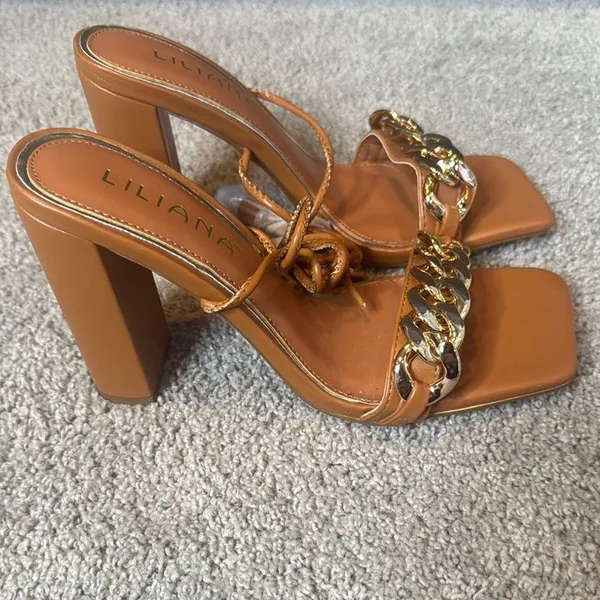 Women’s Liliana Mabel-17 Chunky Gold Tone Chain Lace Up Heel Size 6.5 NEW - Image 4