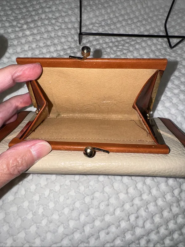 Vintage Dooney & Bourke Cream Pebbled Leather Clutch with Tan Trim - Image 6