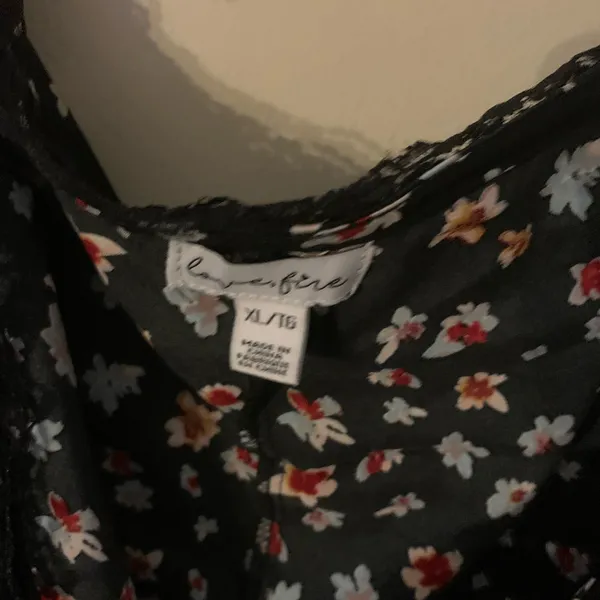 Floral‎ Black Blouse nwot size xl - Image 2