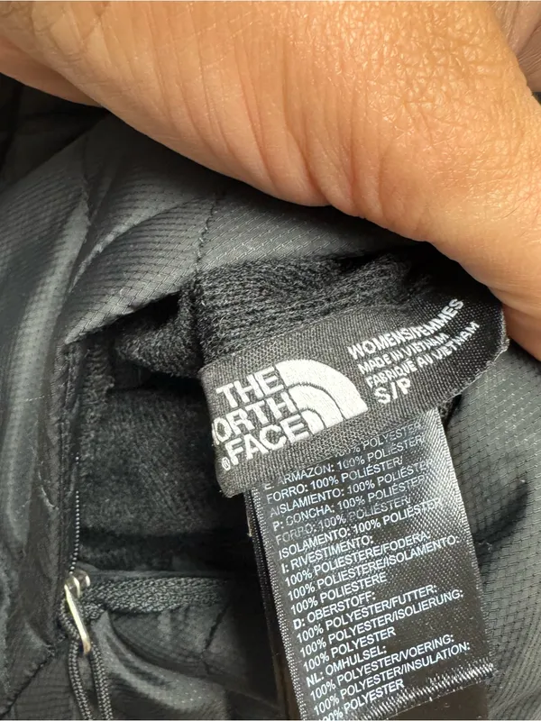The North Face Women's Black Quilted Faux-Fur Lined Vest size Small - Image 5