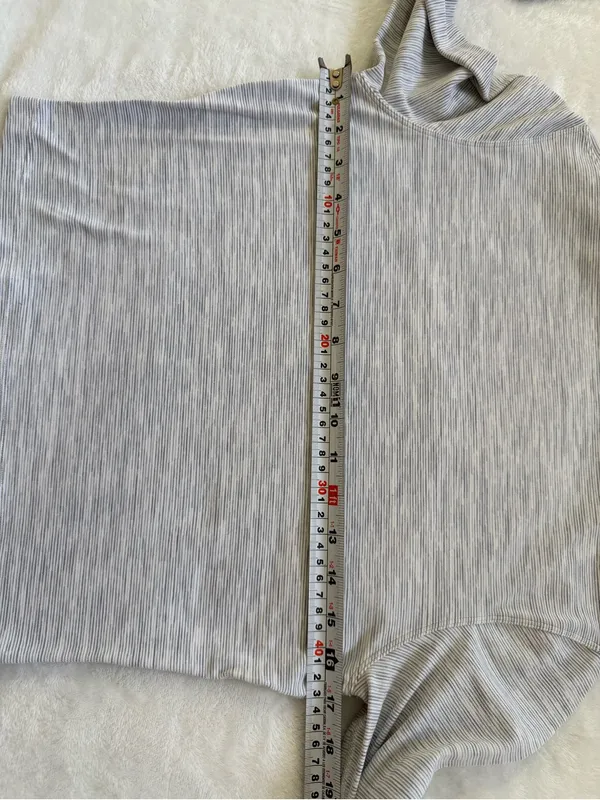 Lululemon All Aligned Mock Neck Long Sleeve Size 6 Nulu Cropped Gray Stripe - Image 7