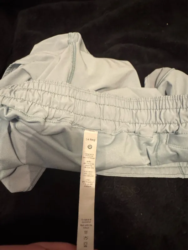 Hotty Hot Lululemon Shorts 2.5" Low-Rise - Image 4