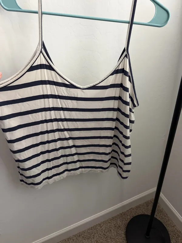 Old Navy Tank Top - Image 3