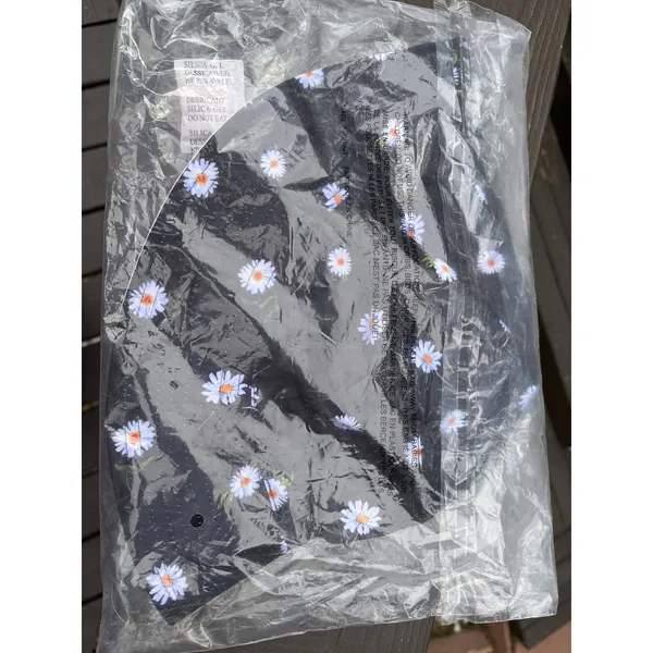 NEW alice + olivia Floral Black White Reversible Bucket Hat - Image 3