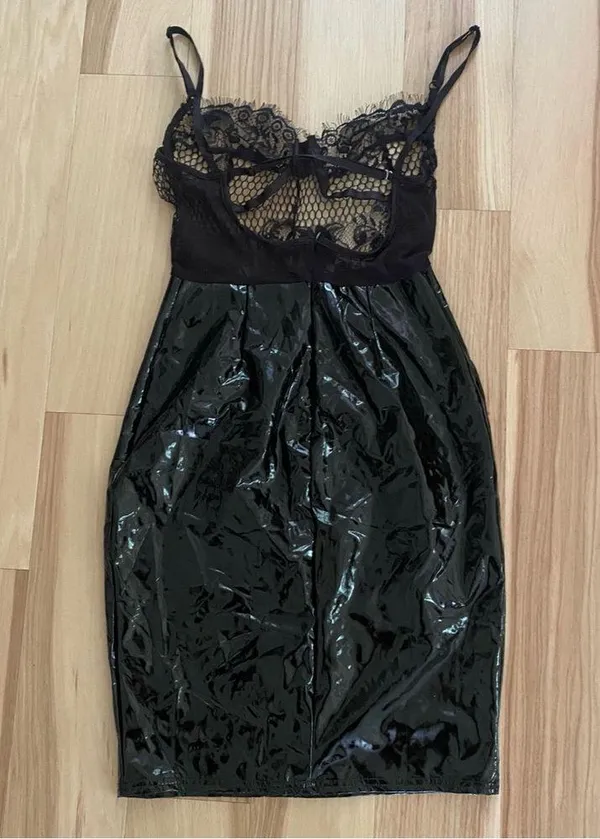 Black vinyl dress Sz S with lace detailing - Image 3