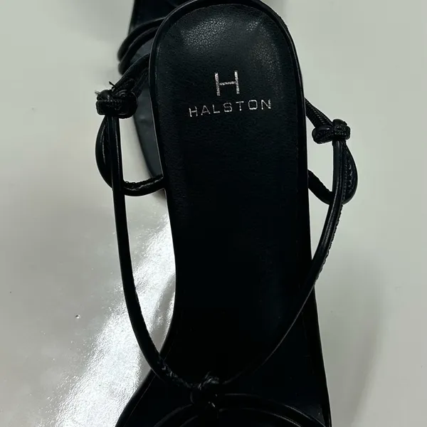 Halston black pumps! 71/2 Fashionable!--these are a must 4 fashion! Heels hot!! - Image 4