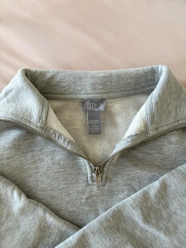 Tilly’s Grey Quarterzip Sweatshirt - Image 2