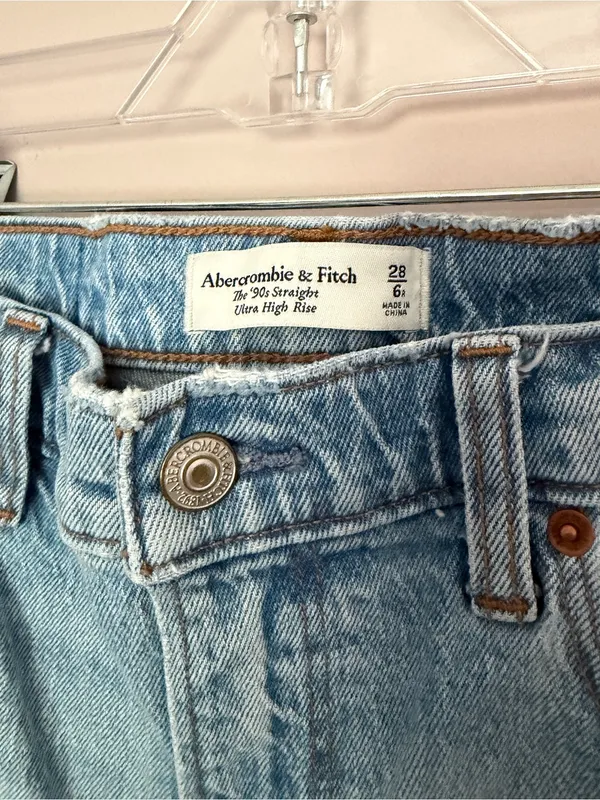 Abercrombie & Fitch 90's Straight Ultra High Rise 28/6 - Image 3