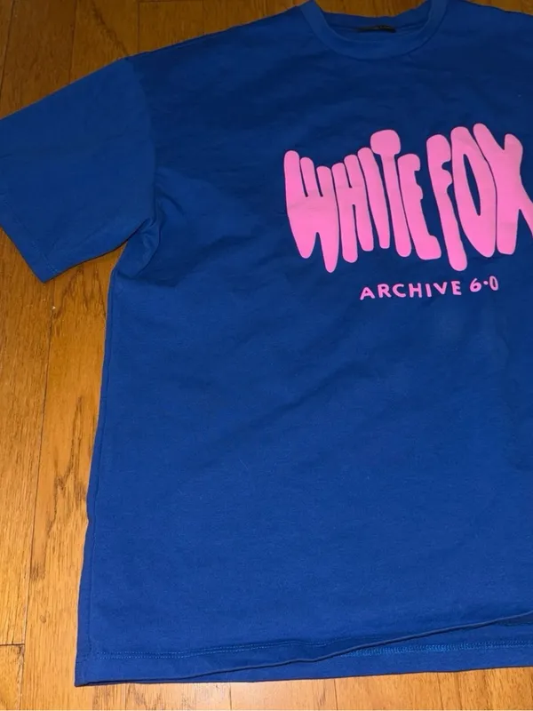 Brand New White Fox Archive 6.0 Oversized Tee in Blueberry & neon pink Size M/L - Image 7
