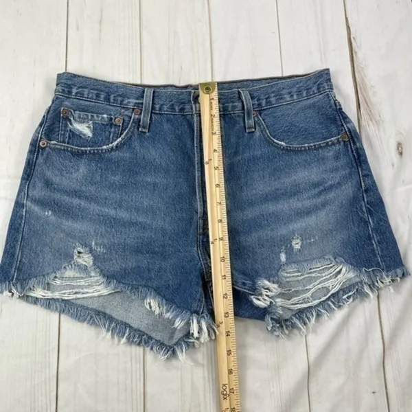 Women’s Levi’s 501 jean shorts size 31 - Image 6
