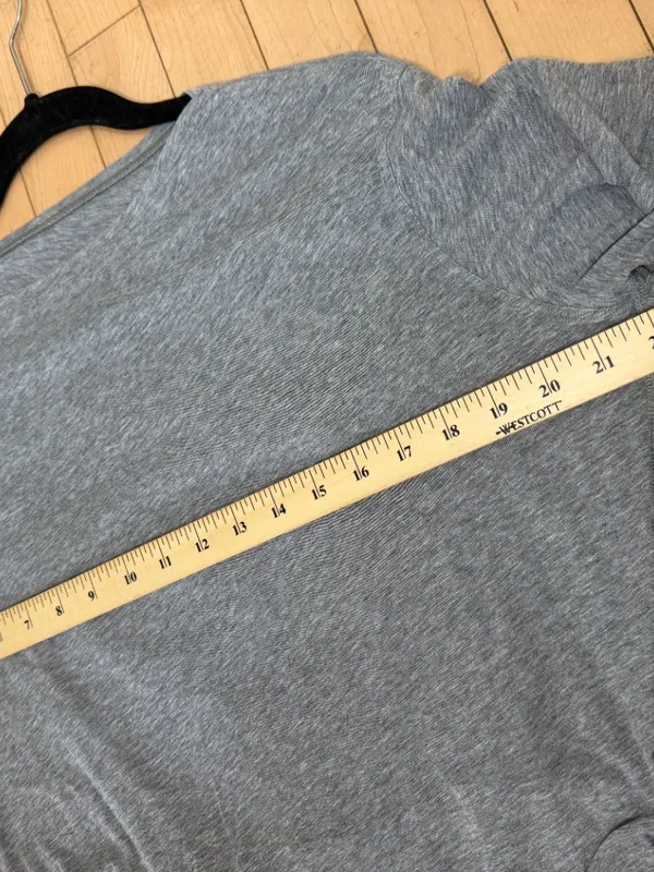 Lululemon Back In Action Short Sleeve Heathered Grey Size Small - Image 6