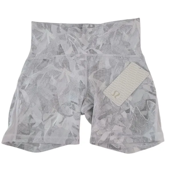 NWT sz 8 Lululemon Train Times Short 6" Jasmine White Multi / White size 8 - Image 6