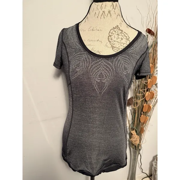 Lululemon short-sleeved running Reversible shirt Grey/Neckline unique pattern 8‎ - Image 2