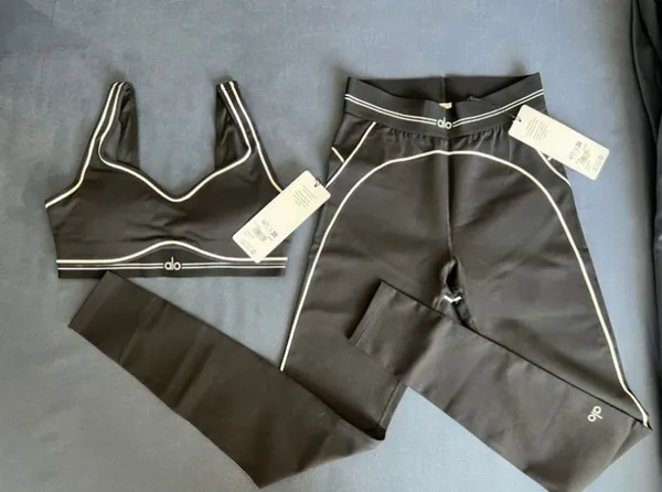 Alo Set Airbrush High-Waist Heart Throb Legging and Airbrush Heart Throb Bra - Image 3