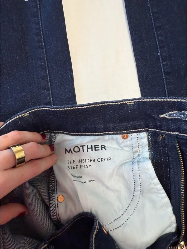 MOTHER The Insider Denim Crop Step Fray - Image 4
