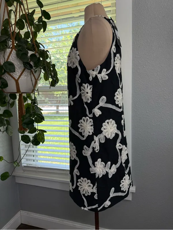 NWT THML 3D Ribbon Embroidery/Applique Size Small Black & Cream - Image 2