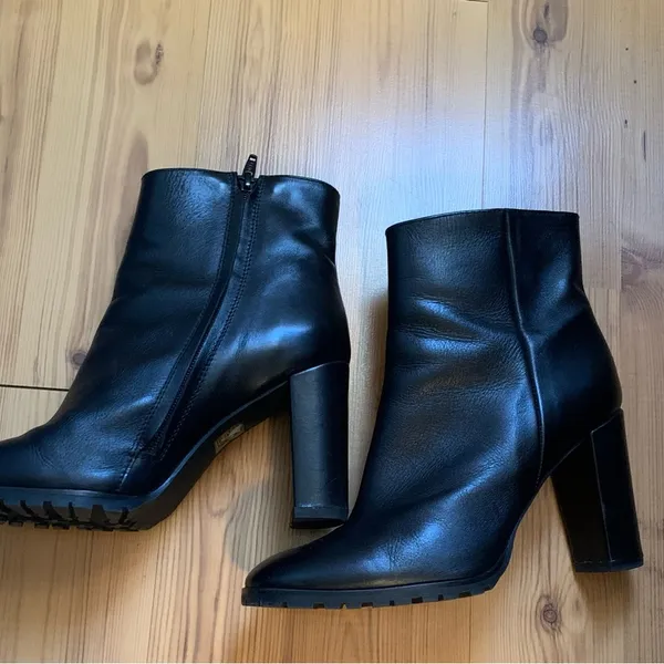 Caramelo Women boots SZ 10 - Image 3