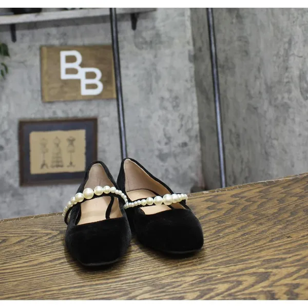 NWT On 34th Womens Sarrya Pearl Mary-Jane Flats 10019682600 Black Velvet 5.5M - Image 8