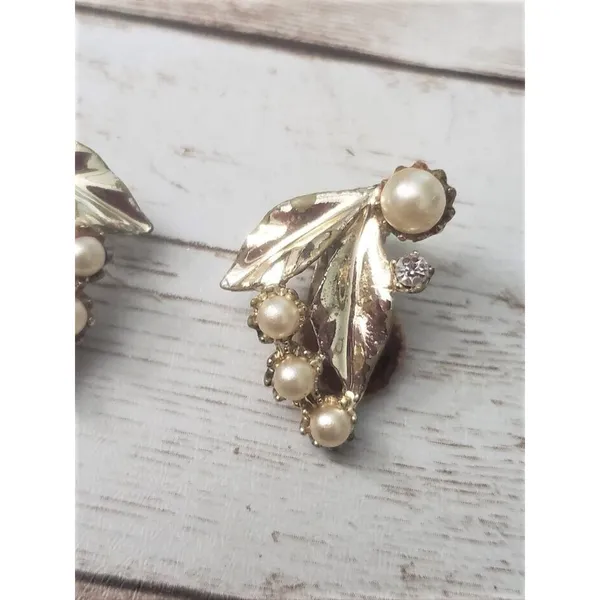 Vintage Clip On Earrings - Gold Tone Faux Pearls and Leaves - Image 3