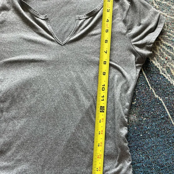 Heart Hips Gray Crop Cut Out T-Shirt V Neck Y2K SZ S Short Sleeve Top Fitted - Image 10