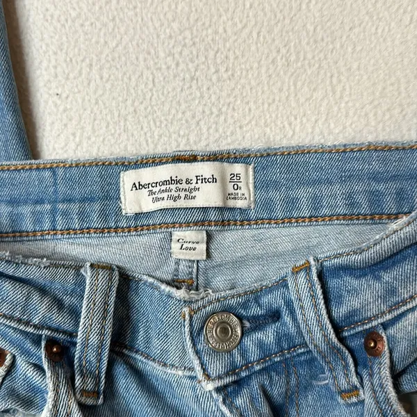 Abercrombie & Fitch Curve Love Ultra High Rise Ankle Straight Jeans - Image 4