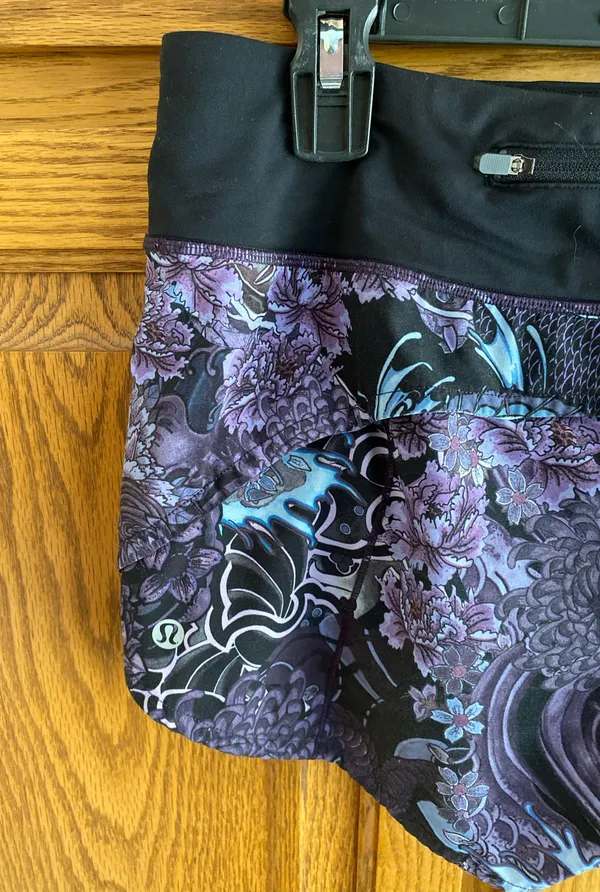 Lululemon Speed Shorts Up 2.5" Lined Dark Floral Print 8 - Image 5
