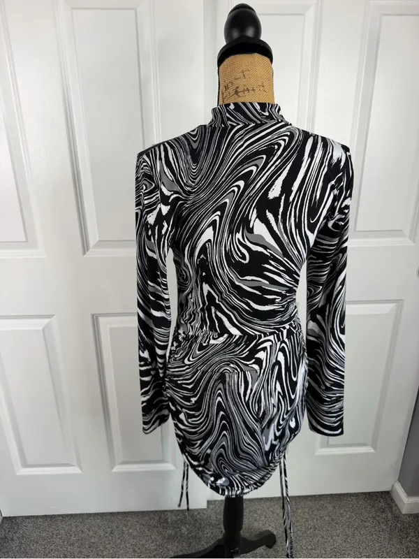 Bar III Black White Abstract Ruched Bodycon Dress Size L Long Sleeve - Image 10