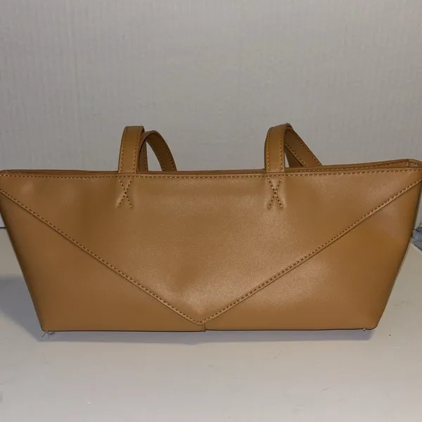Source Unknown Elegant Tan Vegan Leather Tote Bag Cool Shape Very Chic❤️ - Image 4
