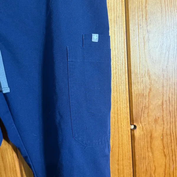 Women’s fig Navy Blue scrub pants size medium FIGS Women Yola Skinny Scrub Pant - Image 2