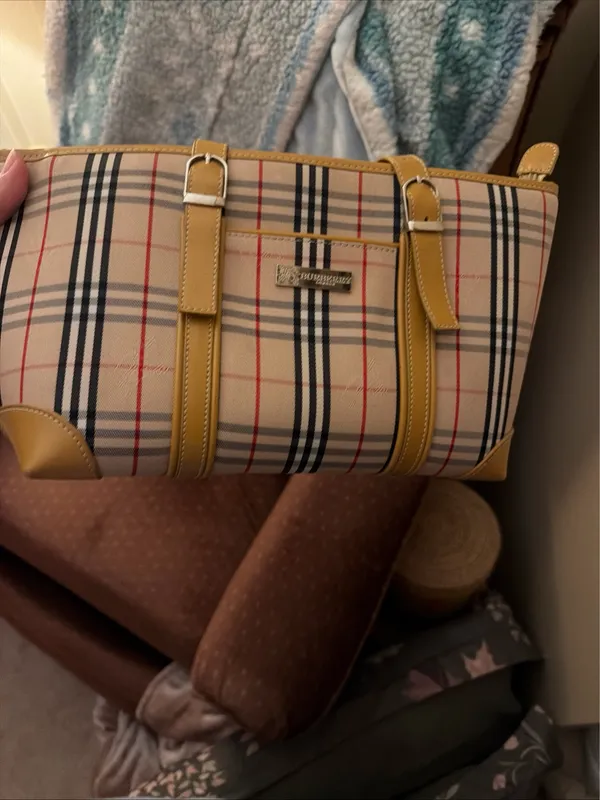 Burberry Yellow Trim Classic Check Shoulder Bag - Image 2