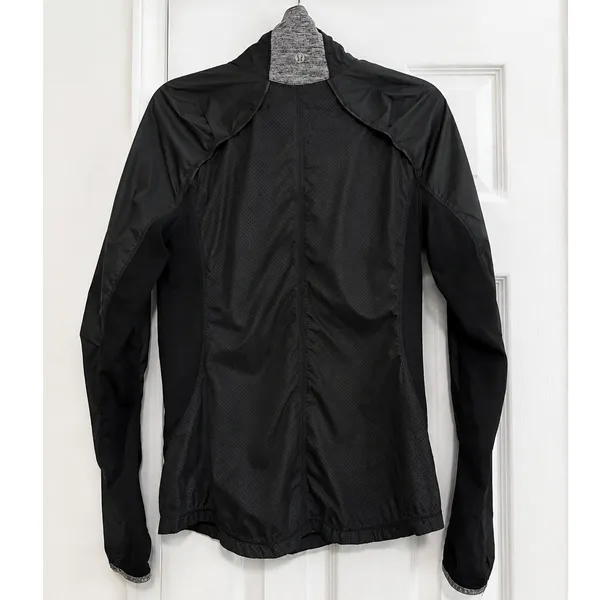 Lululemon Black Running Jacket Size 6 Full Zip Mesh Vent Thumbholes Athletic - Image 4