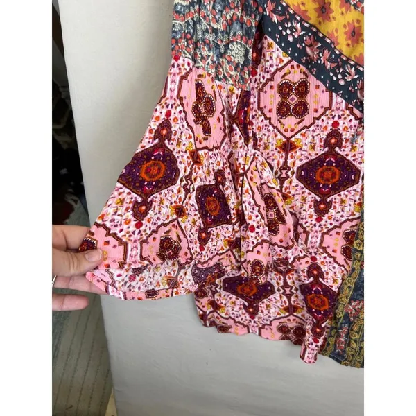 The Rustic Rack Boutique Bohemian Floral Print V Neck Flared Sleeve Blouse Sz M - Image 5