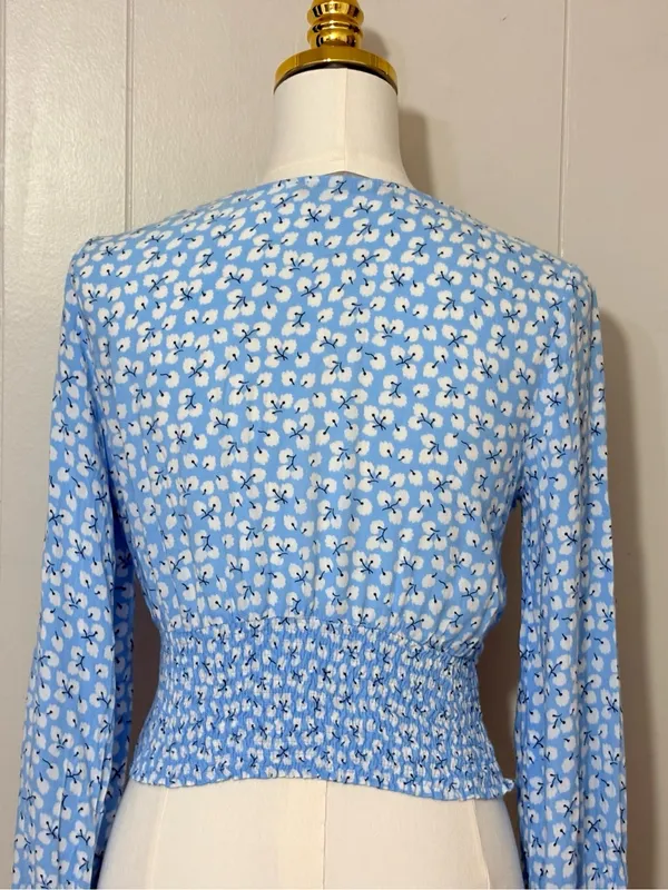 Abercrombie & Fitch Ditsy Floral Smocked V Neck Crop Top Blue S - Image 7