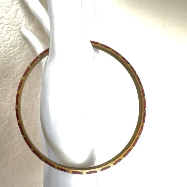 Red and gold tone brass bangle bracelet - Image 7