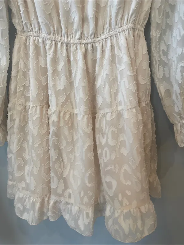 Lace long sleeve beige dress like new small - Image 3