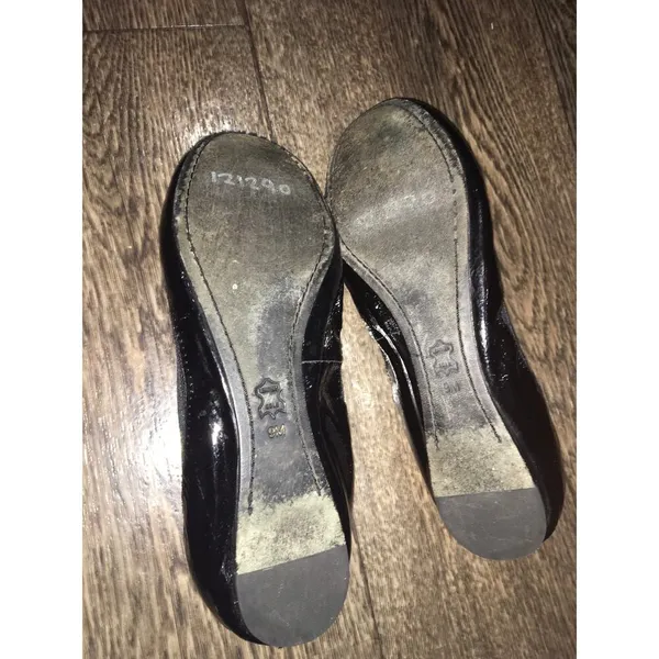 Tory Burch Women’s Size 9 Black Color with Gold Logo Caroline Ballet Flats - Image 9