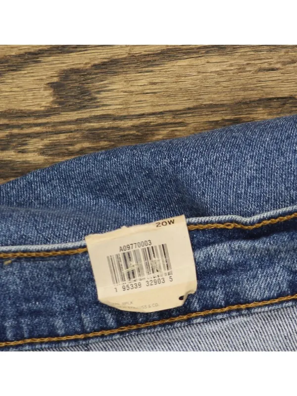 NWT Levi's Wedgie Straight Leg Jeans with Button Fly Love in the Mist Blue 20W - Image 9