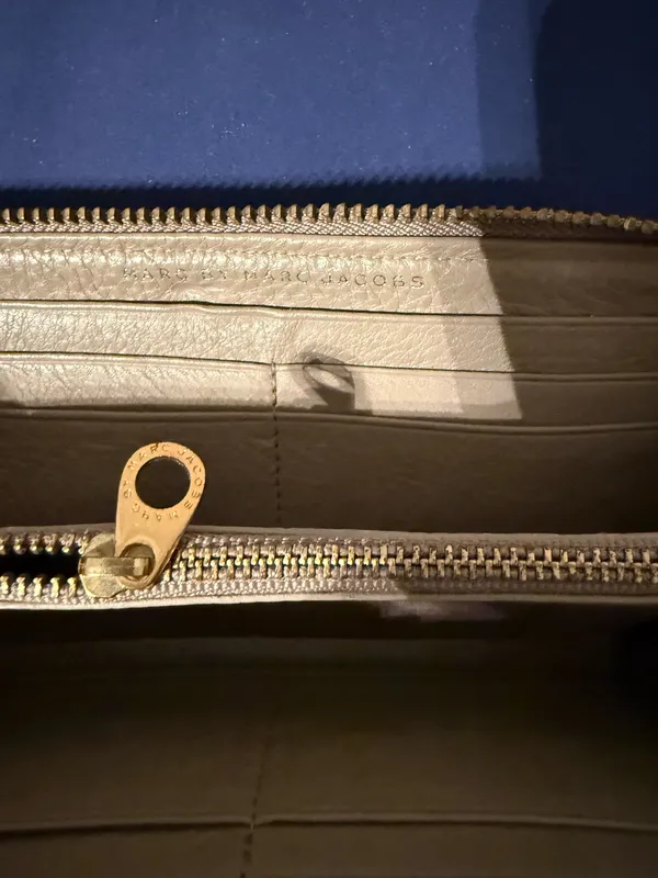 Marc by Marc Jacobs beige wallet  - Image 4