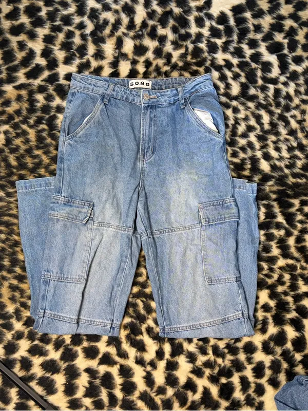 Straight-Leg Light Blue Cargo Jeans for Women - Image 2