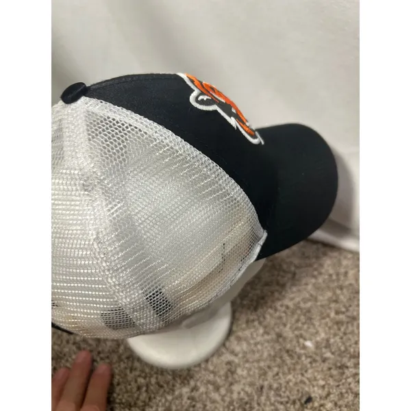 Woman's Cincinnati Bengals T-Shirt and New Era 9FORTY Trucker Hat Set Black - Image 9