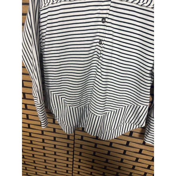 Entro White And‎ Black Stripe Top Size Small - Image 4