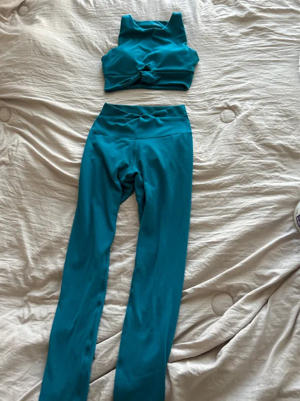 Jessica Simpson Workout Set - Image 2