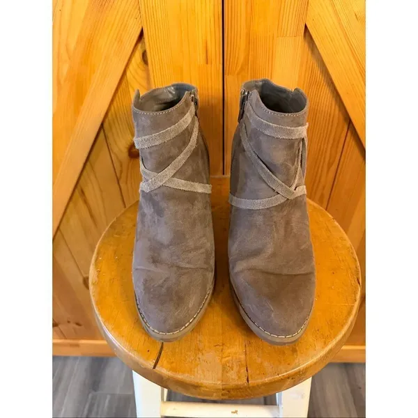 Express Boots Womens 10 Ankle Booties Heels Casual Brown Fabric Side Zipper - Image 2