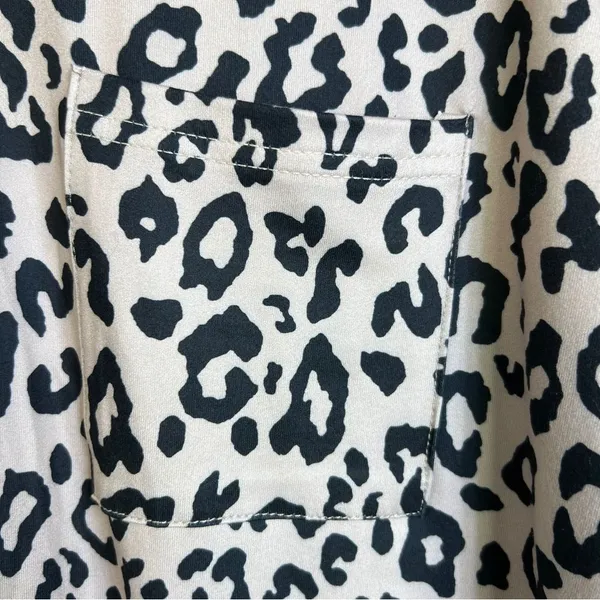 Voxget Animal Print Tan & Black Large V-Neck Long Sleeve V-Neck 1 Chest … - Image 5