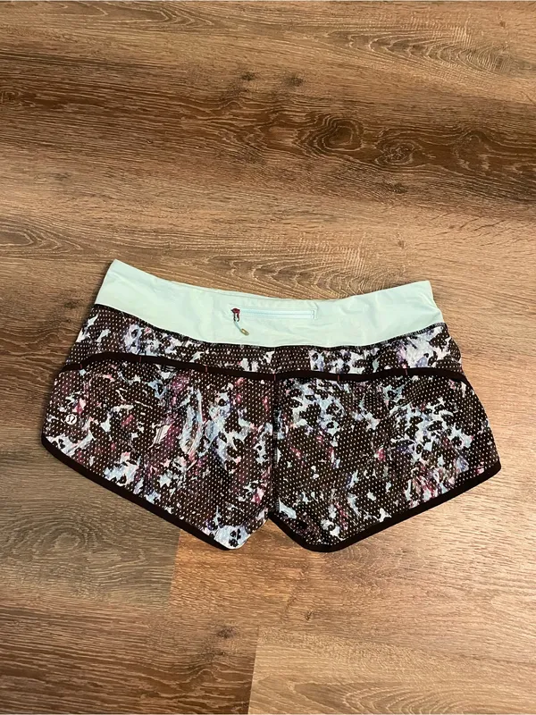 lululemon athletica Speed Short *4-way Stretch Abstract Print Athletic Shorts 10 - Image 4