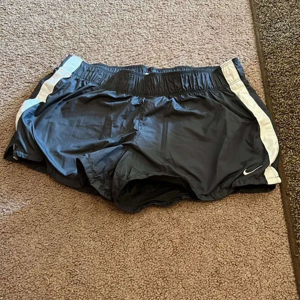 ‎Nike small grey shorts - Image 2